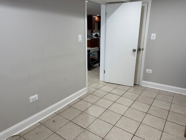 Building Photo - 4948 S Winchester Ave