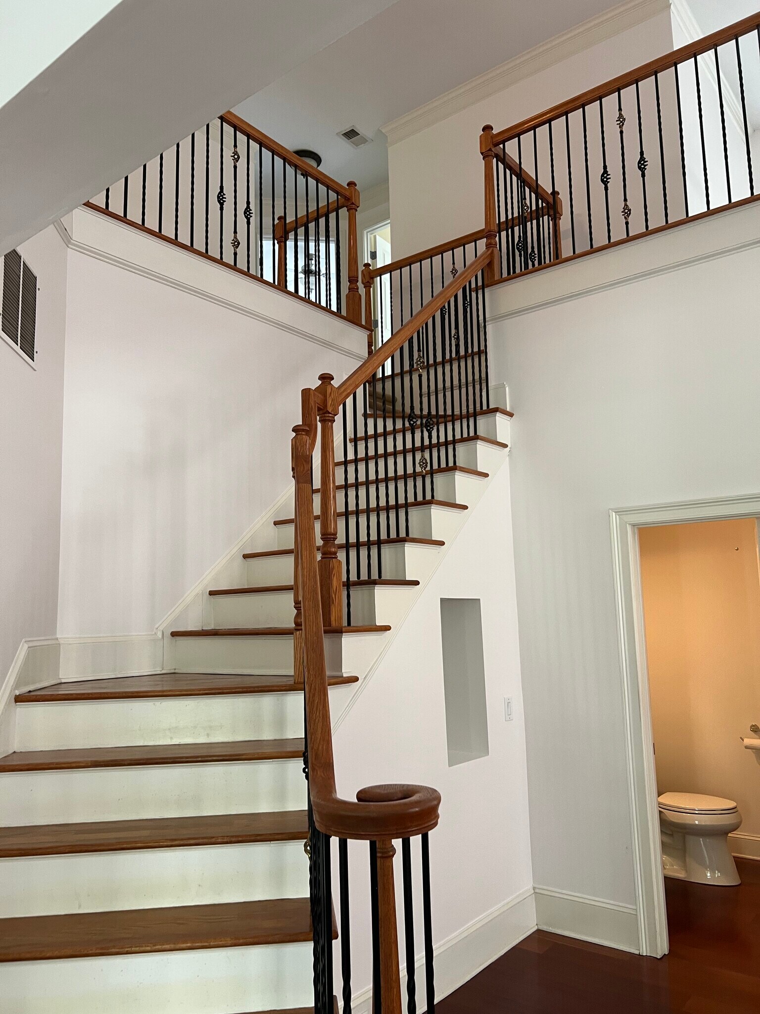 Half bath (downstairs) / staircase - 440 Wembley Cir