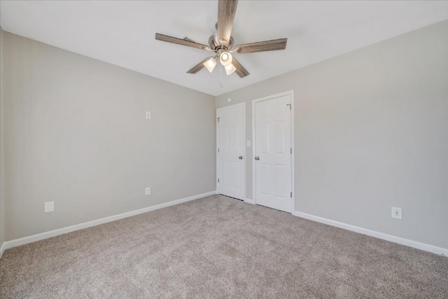 Building Photo - 518 Hillview Dr