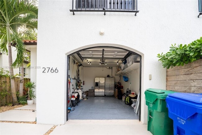 Building Photo - 2766 SW 33rd Ave
