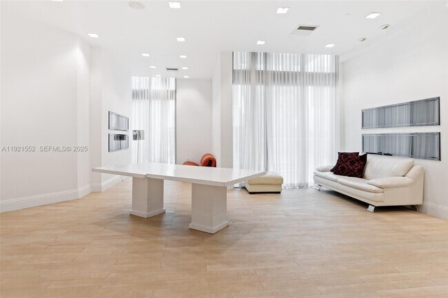 Building Photo - 350 S Miami Ave