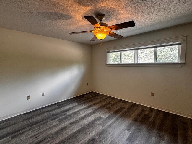 Building Photo - 806 Regatta Dr