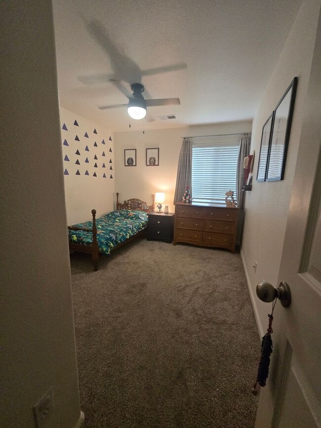 Building Photo - 3BR 2 BA available Feb 1st