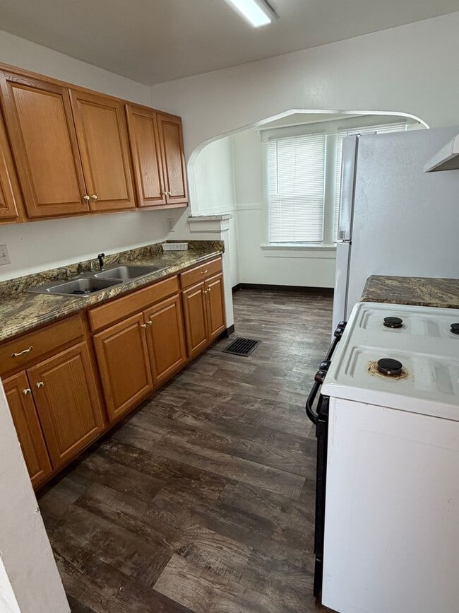 Building Photo - Cute 2 bedroom/1 bath Bunglow with garage in Dayton