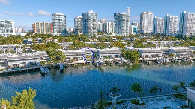 Building Photo - 310 Poinciana Island Dr
