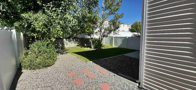 Building Photo - 2400 Westridge Dr