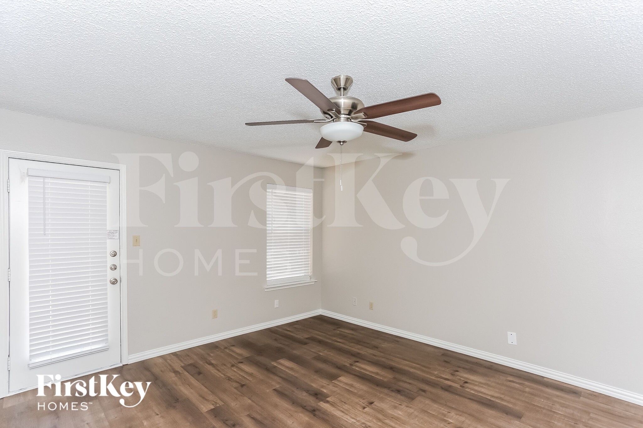 Building Photo - 210 Arabian Ln