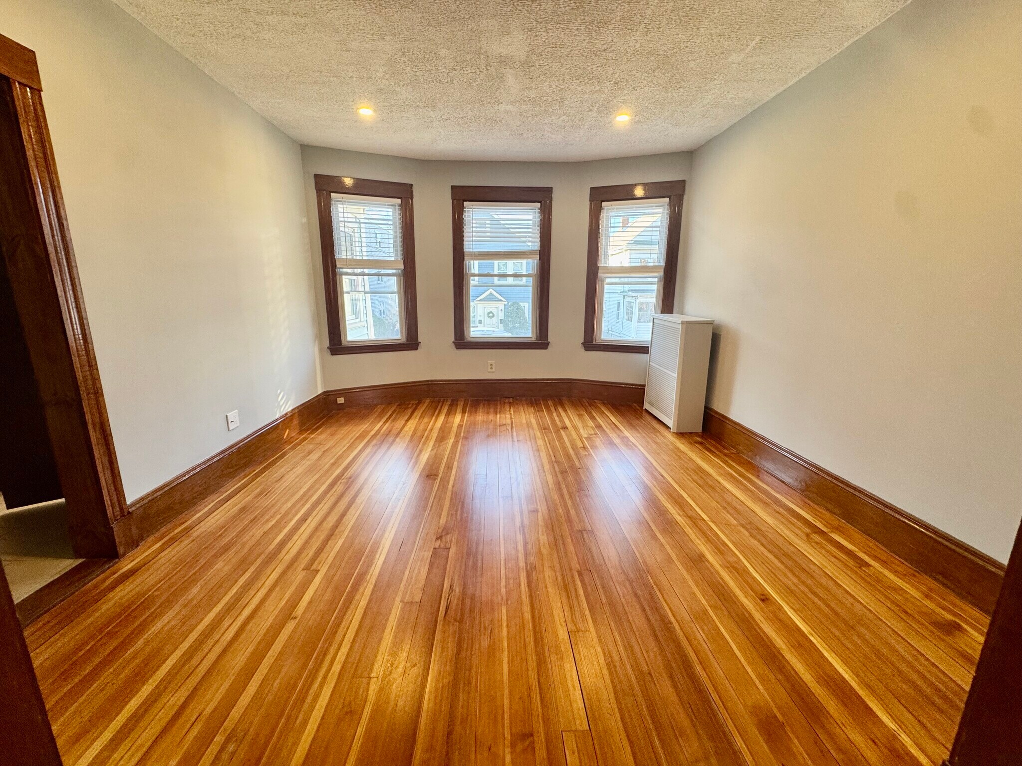 Building Photo - 69 Turner St