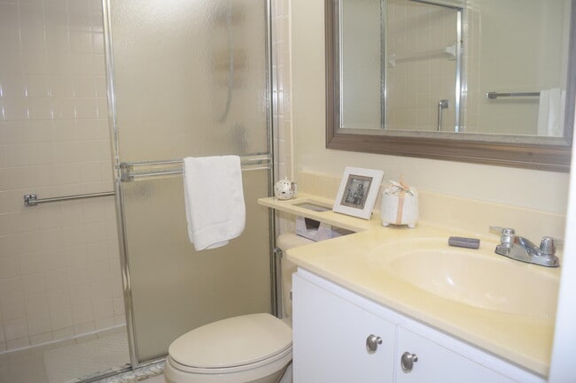 Building Photo - 315 Mansfield Dr