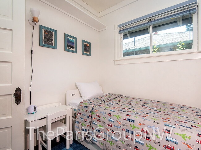 Building Photo - Remarkably Remodeled Queen Anne Home w/Air Conditioning!