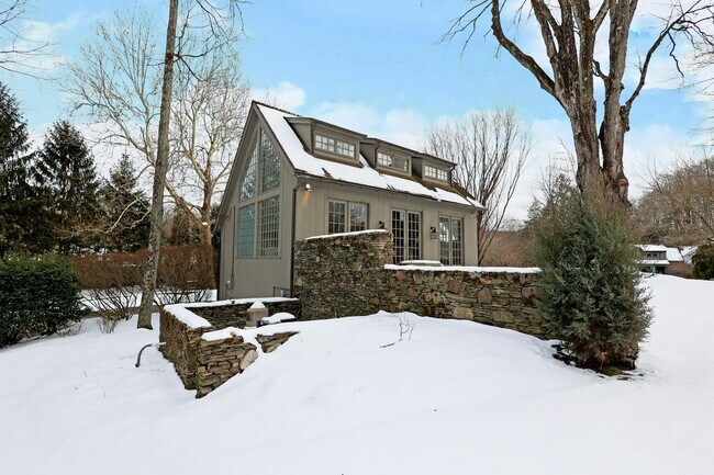 Building Photo - 369 Ethan Allen Hwy