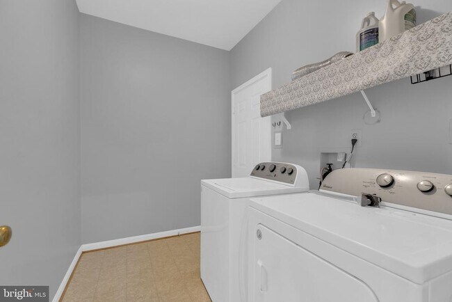 Building Photo - 13072 Autumn Willow Dr