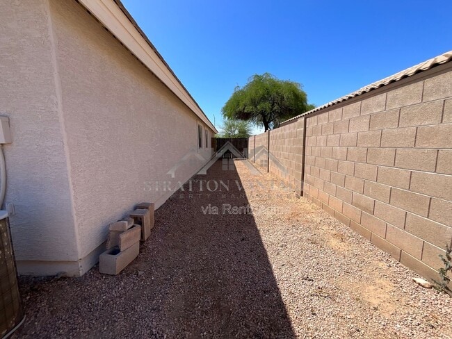Building Photo - 16612 W Cottonwood St