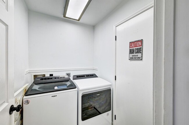 Building Photo - 12915 Stratford Heights Dr