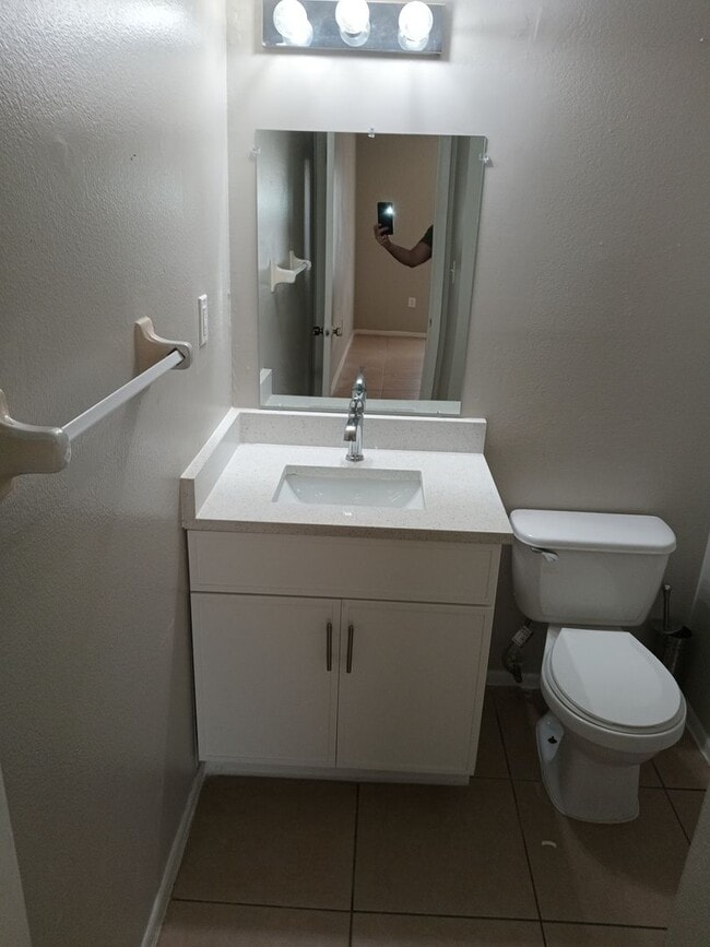 Building Photo - 1428 Holden Ave