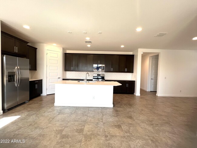 Building Photo - 16943 W Las Palmaritas Dr