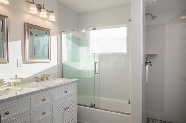 Building Photo - 502 Sunset Blvd