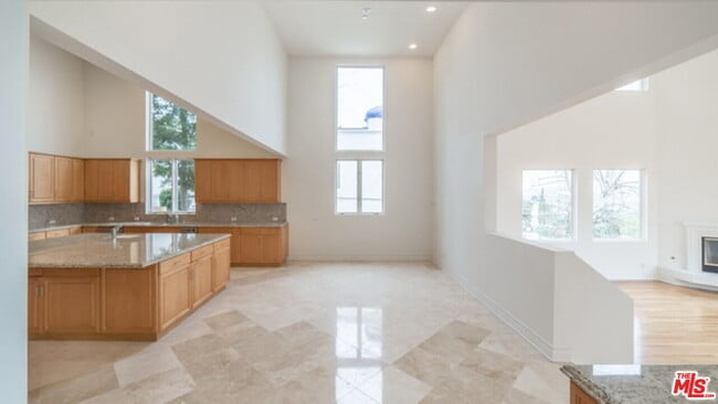 Building Photo - 14445 Mulholland Dr