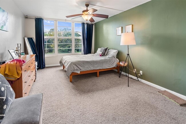 Building Photo - 3930 Oaks Clubhouse Dr