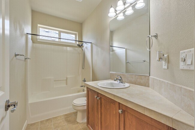 Building Photo - Executive style home