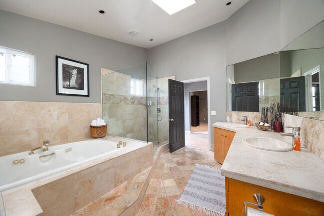 Building Photo - Rarely available 3 bedroom single family home in Sunset Cliffs!