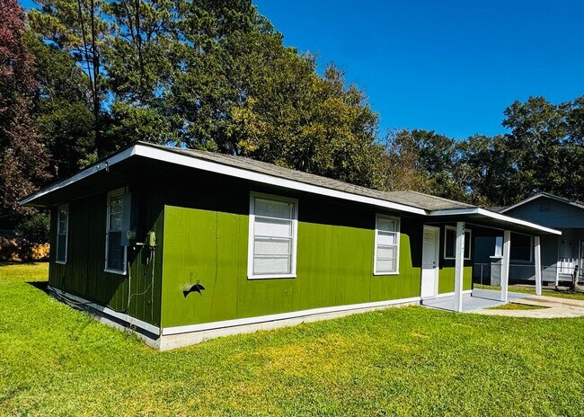 Building Photo - 3617 Clayton Dr