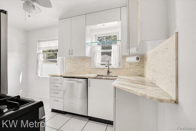 Building Photo - 908 Bauman Ave