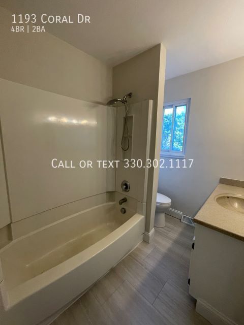 Building Photo - Spacious 4 bedroom home for rent - Akron