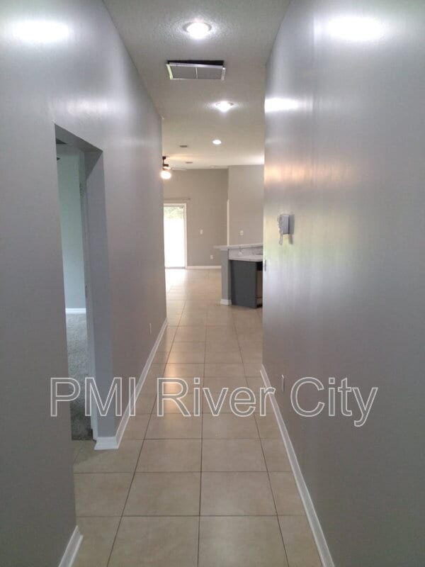 Building Photo - 818 Filmore Ln