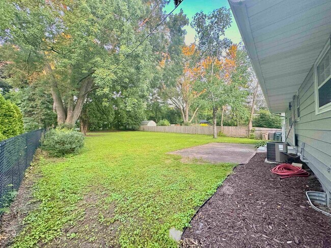 Building Photo - 21 N Kenosha Dr