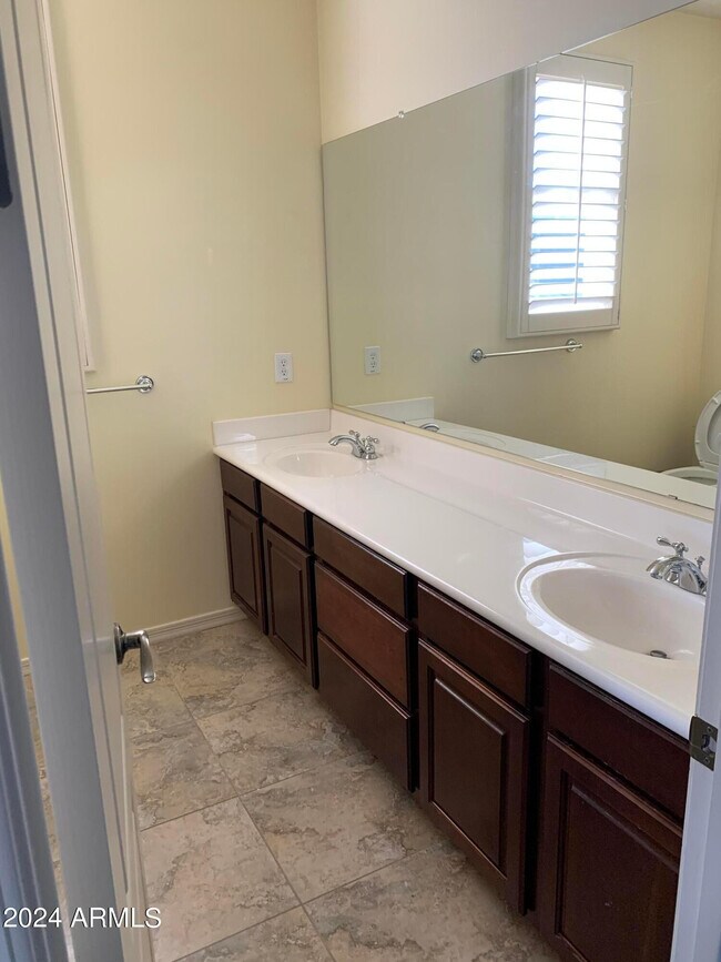 Building Photo - 2219 E Wisteria Dr