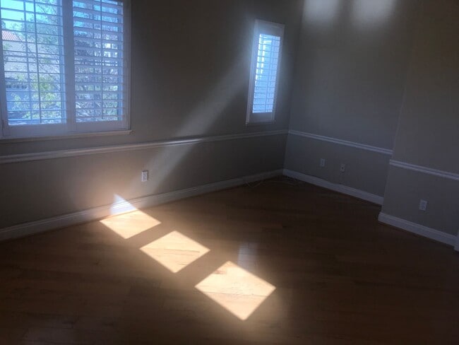 Building Photo - 4 Bed | 3 Bath | 2658 SF |Two Story | 3 car garage home | Tenant pays $200 for WS&G