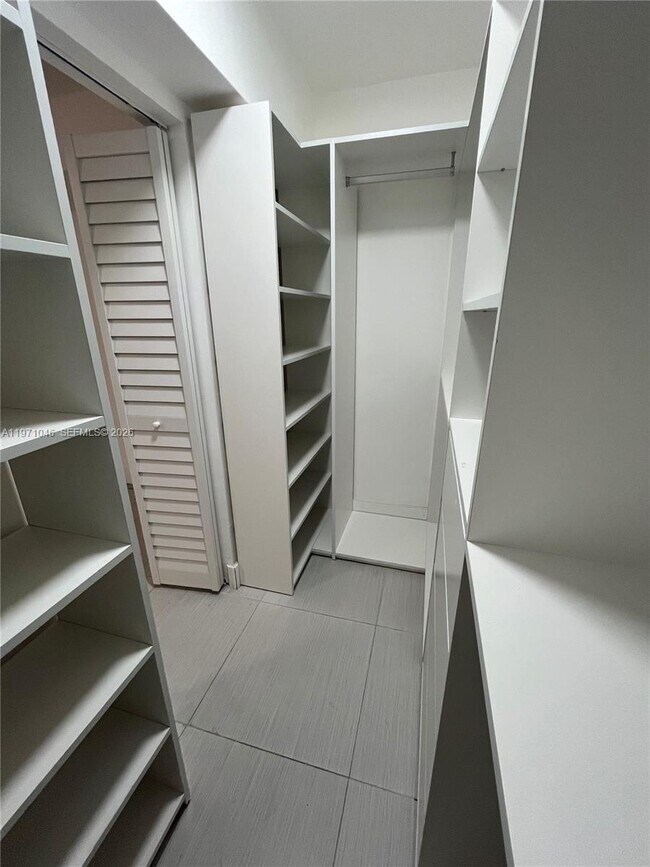 Building Photo - 11855 NE 19th Dr