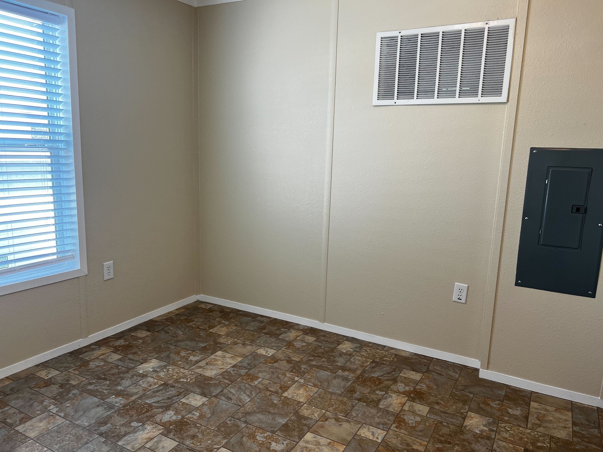 Building Photo - 709 N Collins Fwy