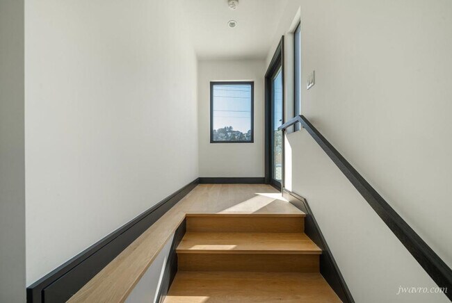Building Photo - 215 Douglass St