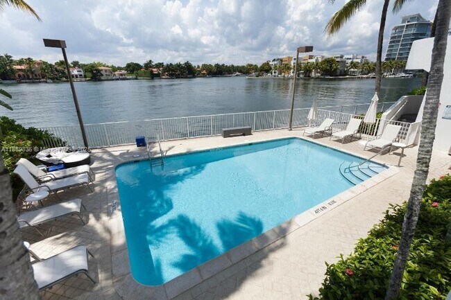 Building Photo - 5880 Collins Ave