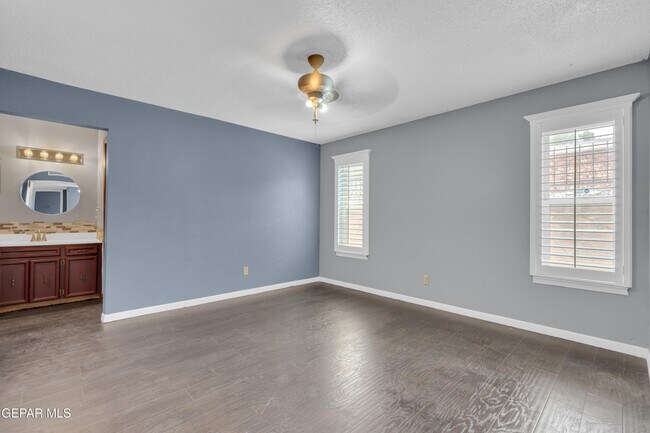 Building Photo - 6820 Villa Hermosa Dr