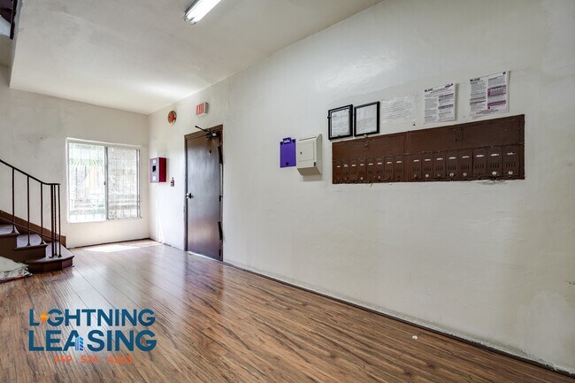 Building Photo - 402 1/2 N Coronado St-113D