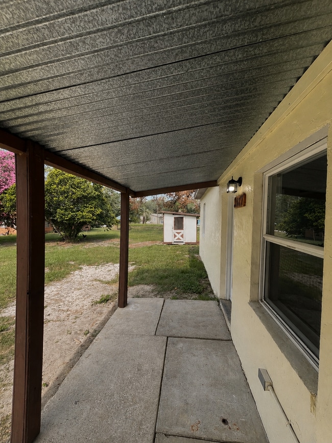 Building Photo - Spacious 1BR/1BA Duplex !