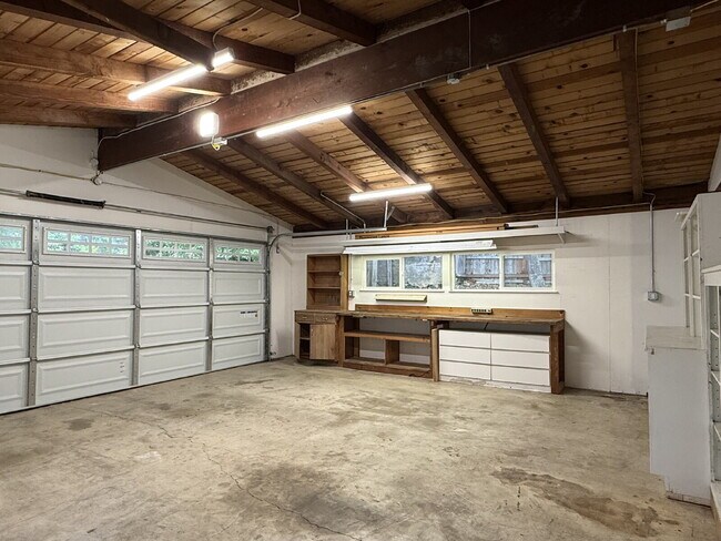 Building Photo - Lovely Single-Story Home in Corte Madera!