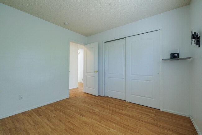 Building Photo - 5108 Hawk Springs Dr