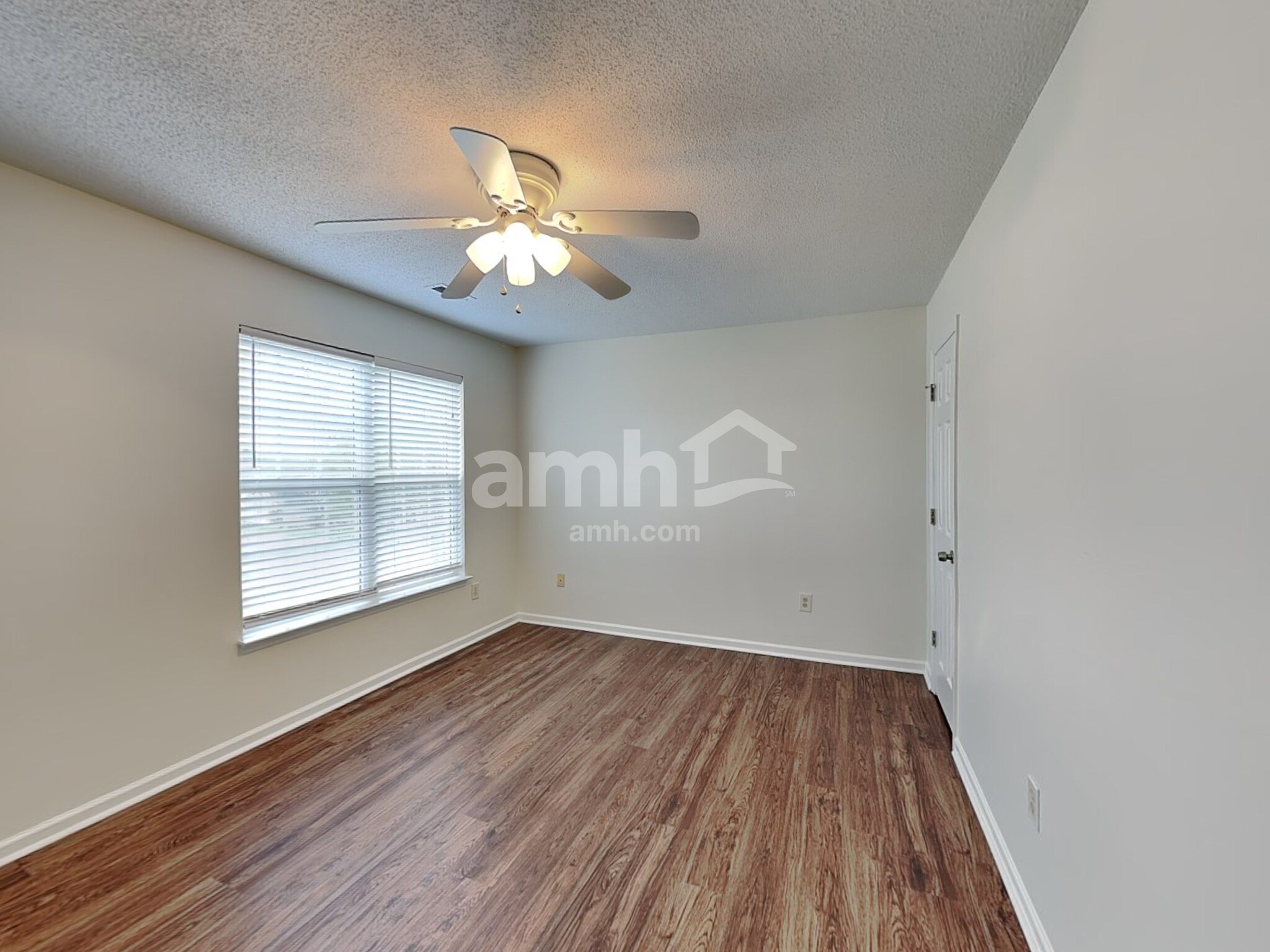 Building Photo - 14301 Blue Grass Dr