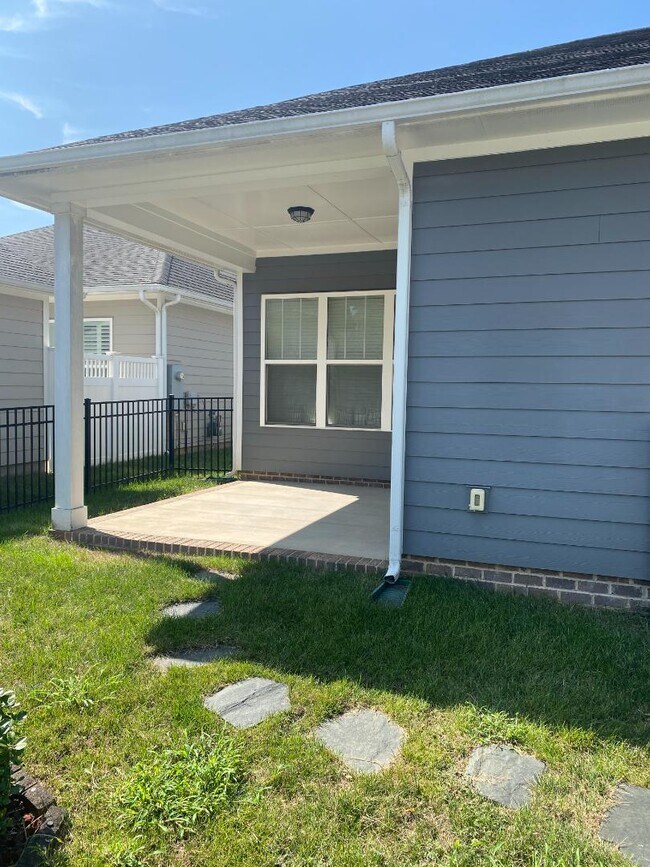 Building Photo - 4221 Courtly Ln