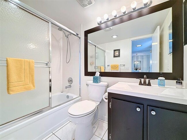 Building Photo - 2309 S Cypress Bend Dr