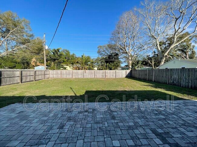 Building Photo - 1609 San Mateo Dr