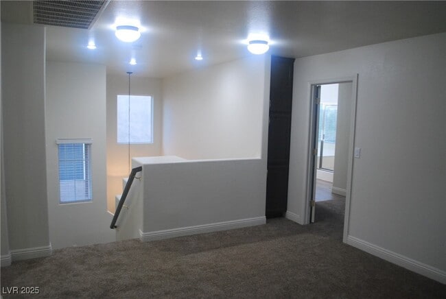 Building Photo - 10031 Cranbrook Falls Ct