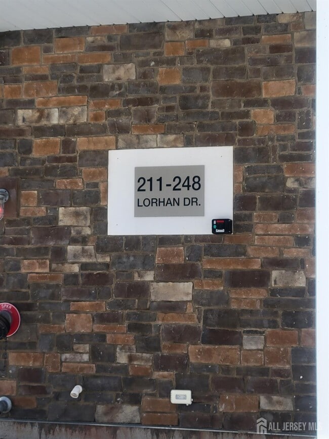 Building Photo - 231 Lorhan Dr