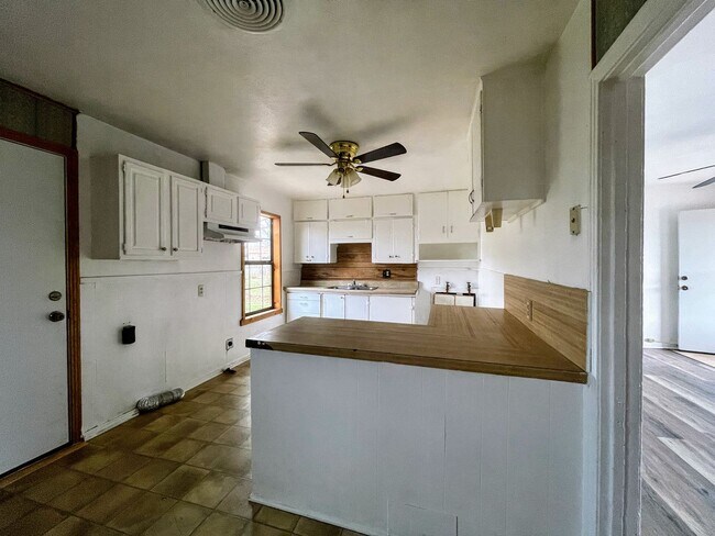 Building Photo - Snyder’s Cozy Corner – Modern Comfort, Classic Charm