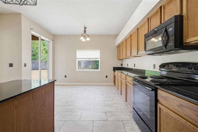 Building Photo - 2631 Queen Alberta Dr