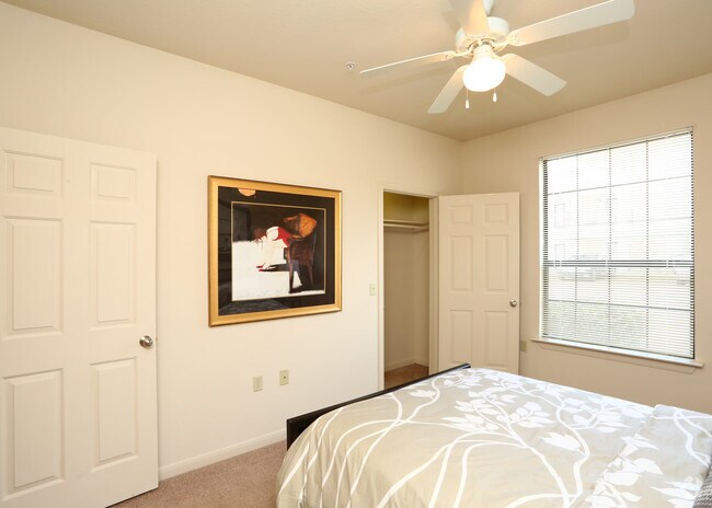 2BD,2BA_991 SF - Bedroom - Lexington Court